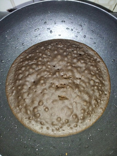 சாக்லேட் பேன் கேக் (Chocolate pancake recipe in tamil) செய்முறை முக்கிய புகைப்படம்
