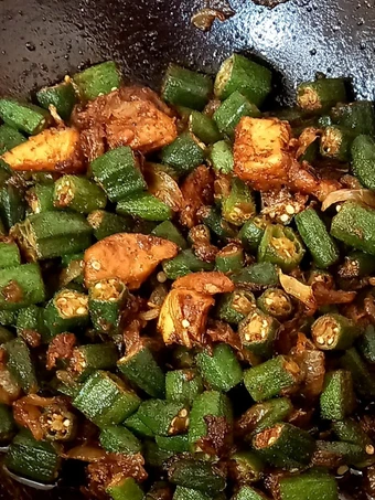 Recipe Bhindi with chicken boneless 🥬🥬🍗🍗🧅 which Delicious