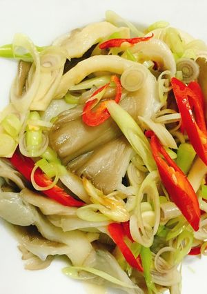 Hình của món Nấm Bào Ngư Xào Sả Ớt.