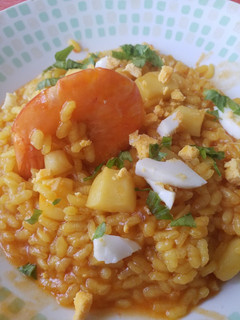 Una foto de Arroz meloso con calamares y langostinos