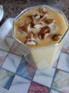 A picture of Mango oats smoothie.