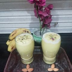 A picture of Healthy Almond Mango Banana Smoothie.
