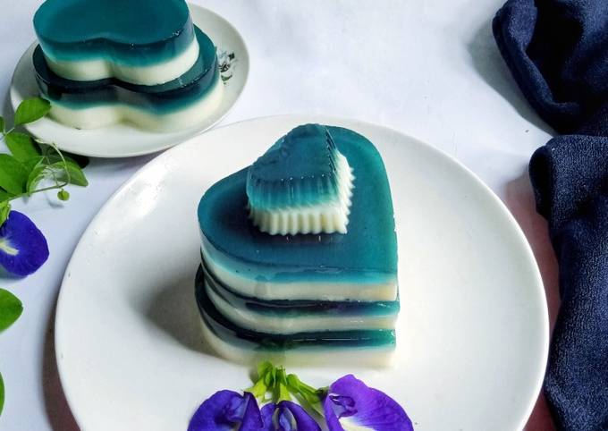 Butterfly pea & Pandan Milk layered pudding