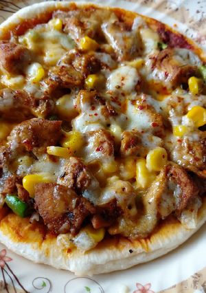 A picture of Chicken tikka pizza.