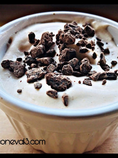 Una foto de Mousse Helada de plátano, y chocolate