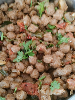 காரசாரமான மில்மேக்கர் ஃப்ரை (Meel maker fry recipe in tamil) செய்முறை முக்கிய புகைப்படம்