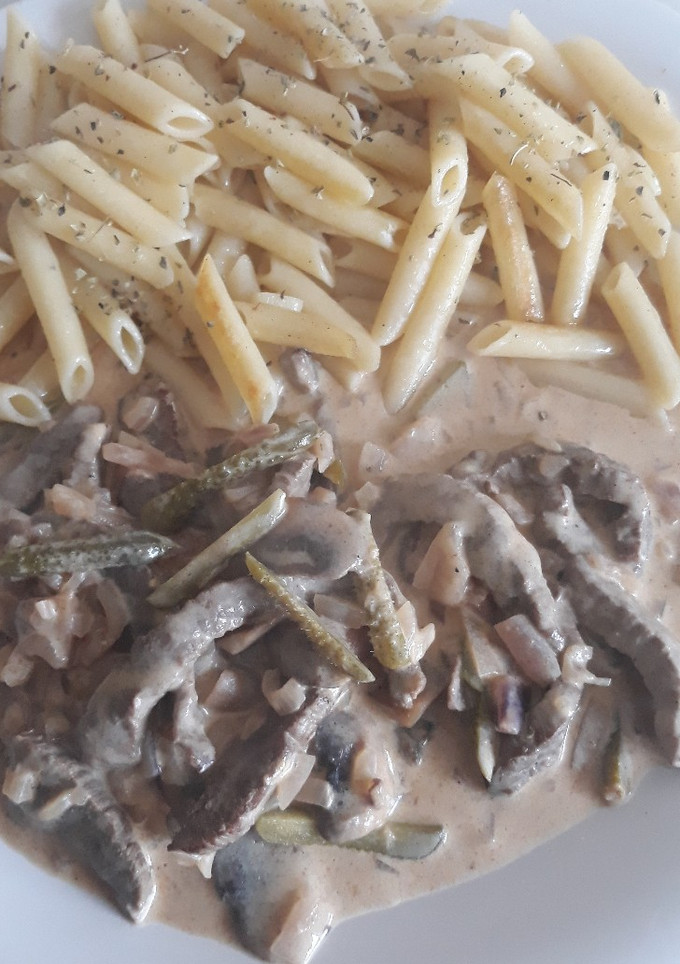 Una foto de Solomillo strogonoff