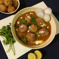 A picture of Aloo paneer kofta curry.