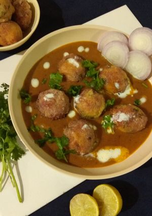 A picture of Aloo paneer kofta curry.