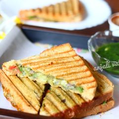 A picture of Masala sandwich.
