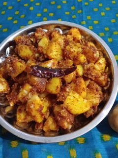 *பொட்டேட்டோ சுக்கா*(potato chukka recipe in tamil) செய்முறை முக்கிய புகைப்படம்