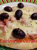Pizzeta de pan de pita con hummus