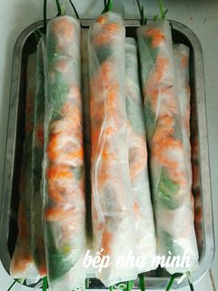 Hình của món Gỏi cuốn tôm thịt.