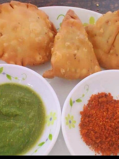 आलू समोसा (Aloo Samosa Receipe in Hindi) रेसिपी मुख्य फोटो