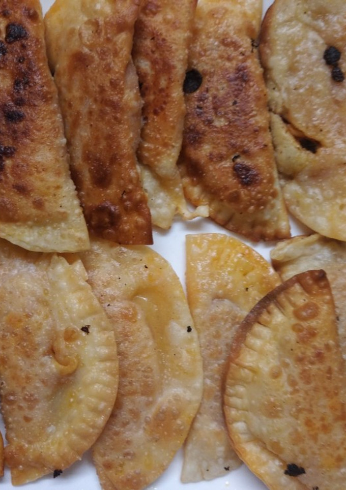 Una foto de Empanadillas de tomate y atún 🥟🥟🍅+🍚