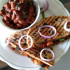 A picture of Paneer Stuffed Grilled Kulcha with Amritsari Chole.