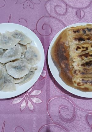 A picture of Dumplings (Shuijiao) & Potstickers (Guotie).