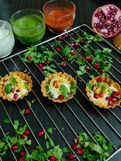 બાસ્કેટ ચાટ પૂરી (Basket chaat puri Recipe in gujarati) રેસીપી મુખ્ય ફોટો
