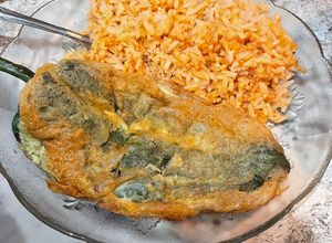 Una foto de Chiles rellenos