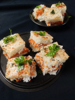 લસણીયા સેન્ડવીચ ઢોકળા (garlic sandwich dhokla recipe in gujarati રેસીપી મુખ્ય ફોટો