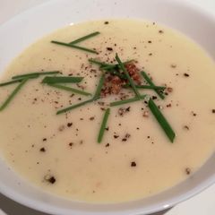 A picture of Creamy But Light Cauliflower Cheese Soup.
