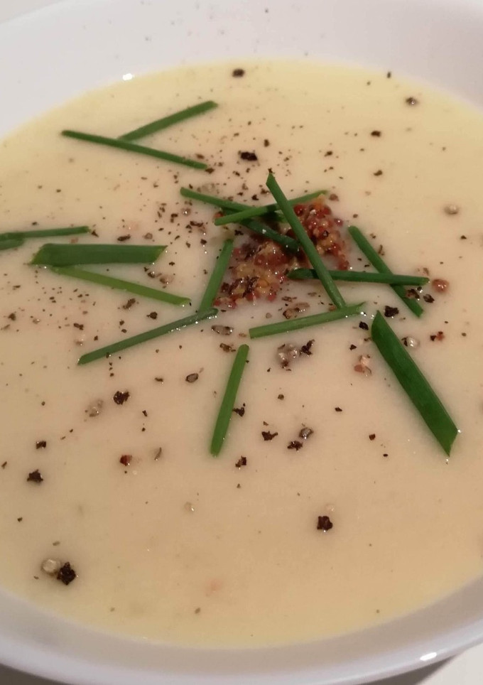 A picture of Creamy But Light Cauliflower Cheese Soup.
