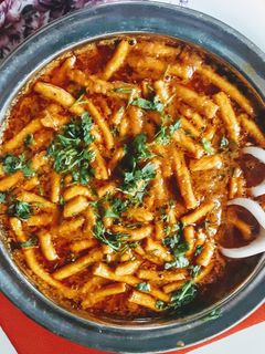 झणझणीत खानदेशी शेव भाजी (sev bhaji recipe in marathi) रेसिपी चे मुख्य फोटो