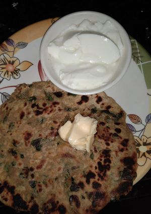 मेथी के थेपले (methi ke theple recipe in Hindi) रेसिपी मुख्य फोटो