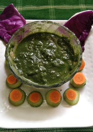A picture of Green chutney.