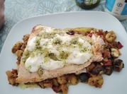 Una foto de pescado brasas