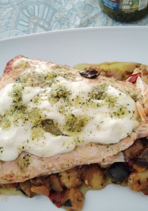 Foto principal de Salmón a la brasa gratinado con mayonesa y base de ñoquis