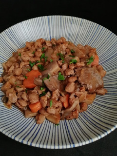 Una foto de Bourguignon de soja texturizada con setas
