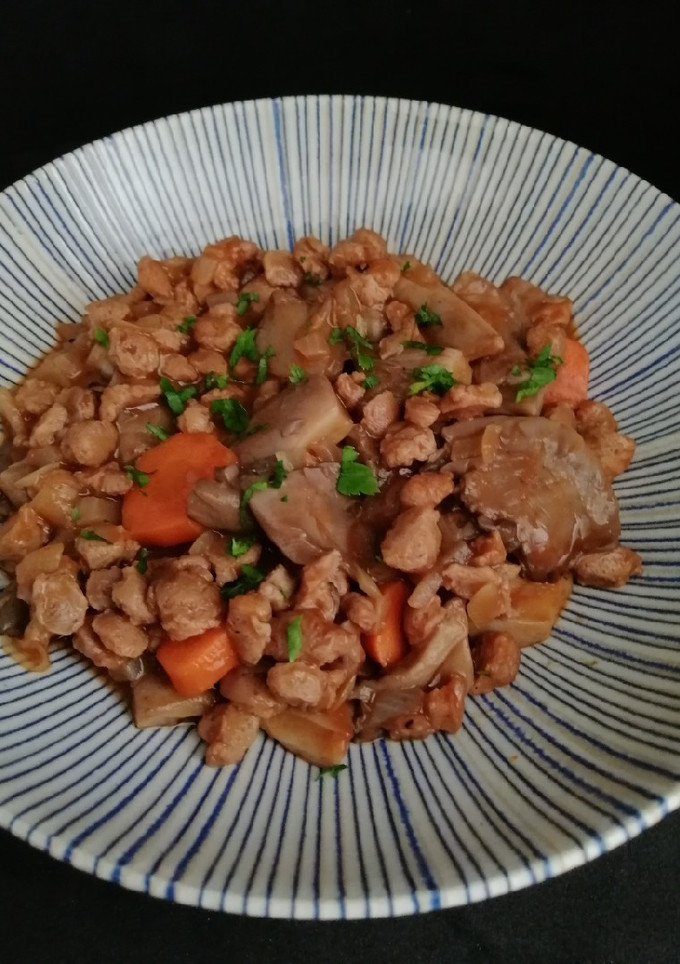 Una foto de Bourguignon de soja texturizada con setas