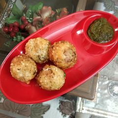 A picture of Sabudana bombs.