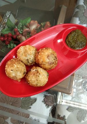 A picture of Sabudana bombs.