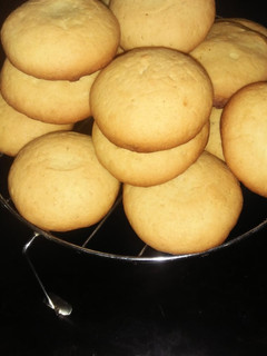 A picture of Vanilla-Orange Cookies.