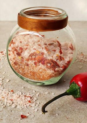Una foto de 🌶️Sal picante especiada🌶️ Con jalapeño, pimentón ahumado y ajo