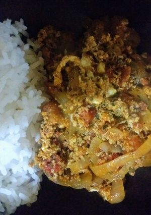 Una foto de Huevos al Tomaticán en olla de hierro (receta Cuyana)