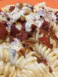 Fusilli crema di formaggi, gorgonzola e speck croccante