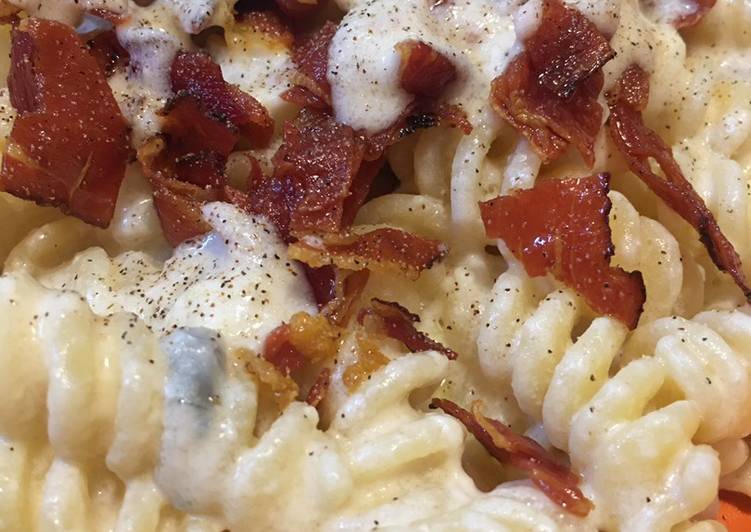 Fusilli crema di formaggi, gorgonzola e speck croccante