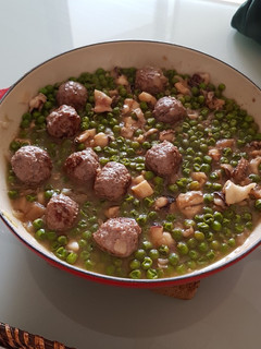 Una foto de Guisantes con sepia & albóndigas