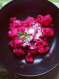 Mezze maniche con pesto di tonno e rapa rossa