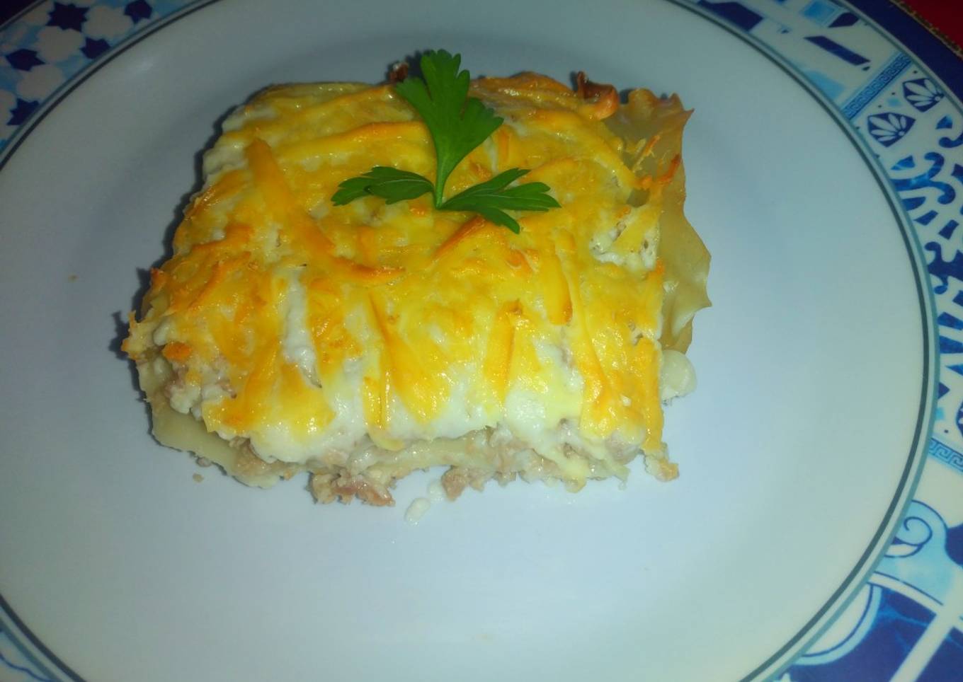 Lasaña de carne y salsa bechamel