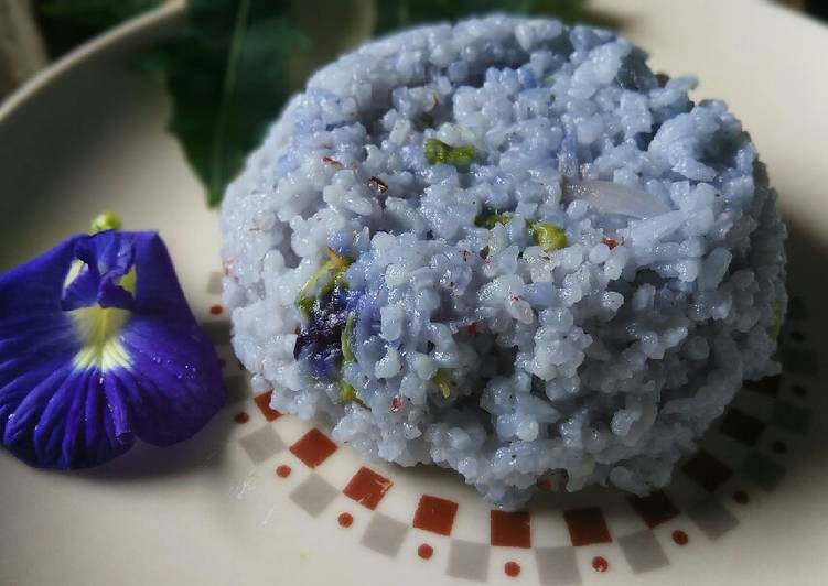 Bagaimana Membuat Nasi liwet biru bunga telang Anti Gagal