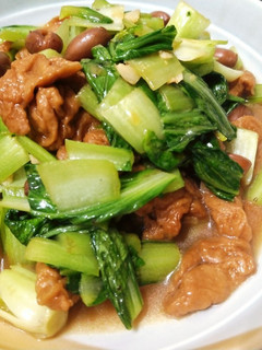 (罐頭料理)大土豆麵筋炒青江菜(蒜味) 的食譜成品照片