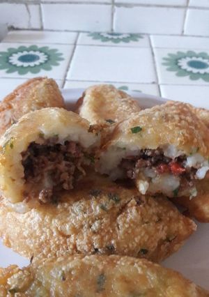 A picture of Potato Croquettes Stuffed with Picadillo.
