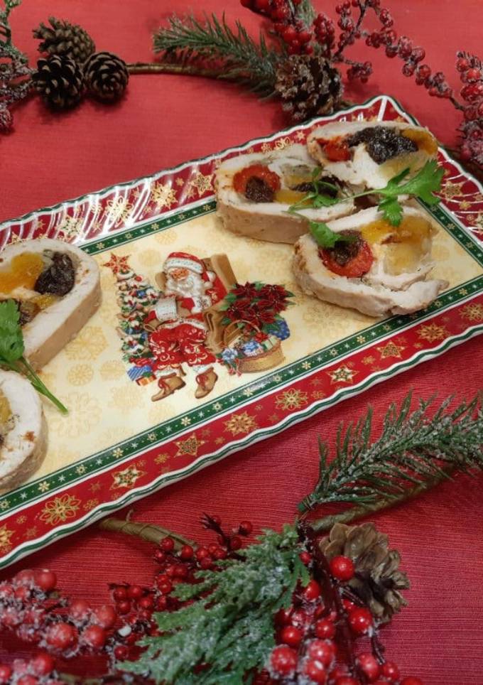 Рождественский рулет с курагой и черносливом