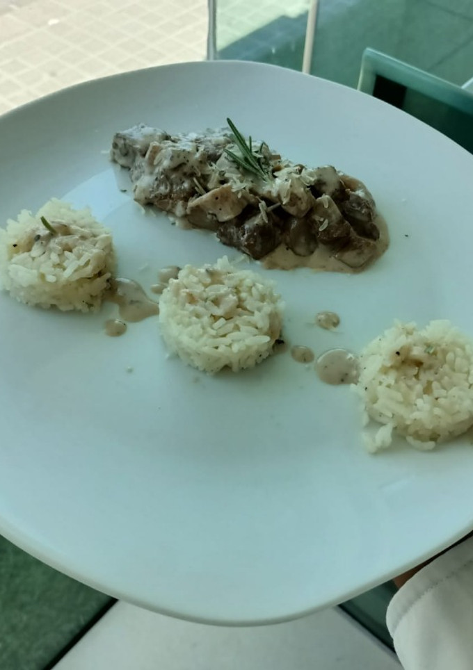 Una foto de Res strogonoff