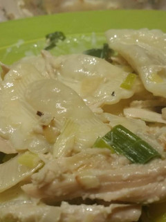 Una foto de Pasta rellena con salsa