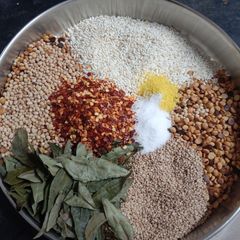A picture of Idli podi.